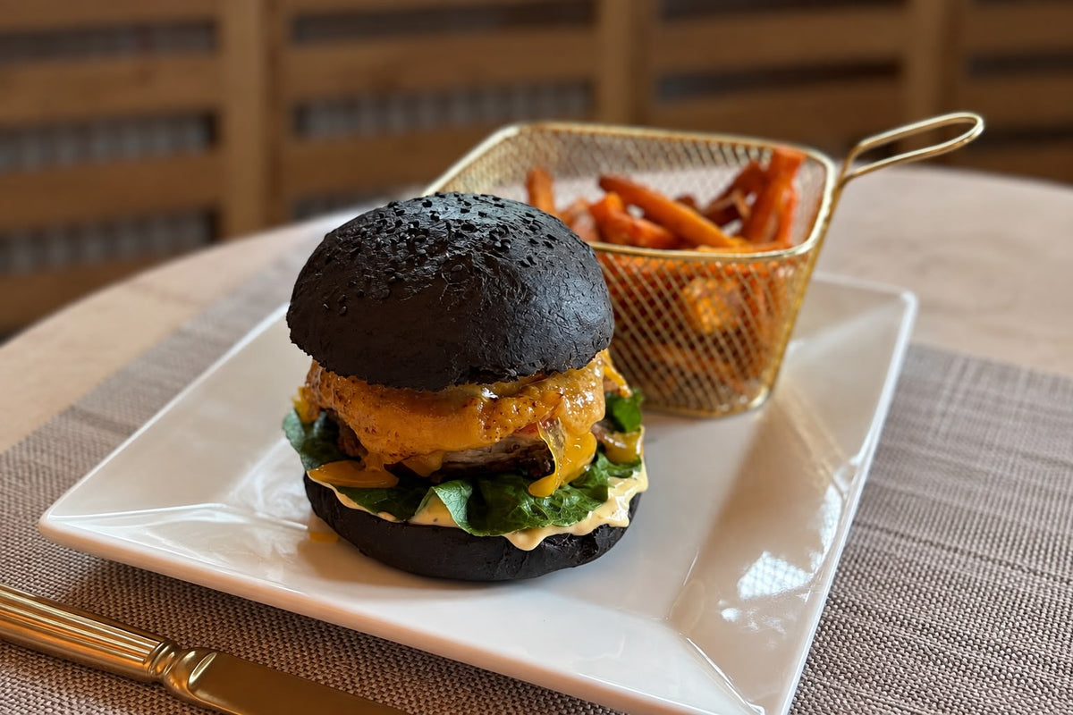 Burger v čiernej žemli
